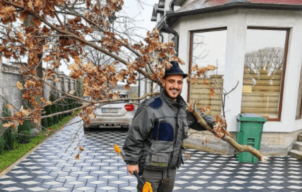 DARKO LAZIĆ BESAN NA FANOVE: Isprozivali ga što se VESELI nakon OČEVE SMRTI, on im odgovorio 'Ko ste vi da mi pametujete? Ja najbolje znam kako mi je!


